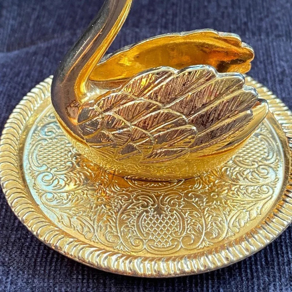 Swan Ring Holder Made of EP Zinc Alloy Silver Gold Tone Etched Jewelry Display - Picture 6 of 13